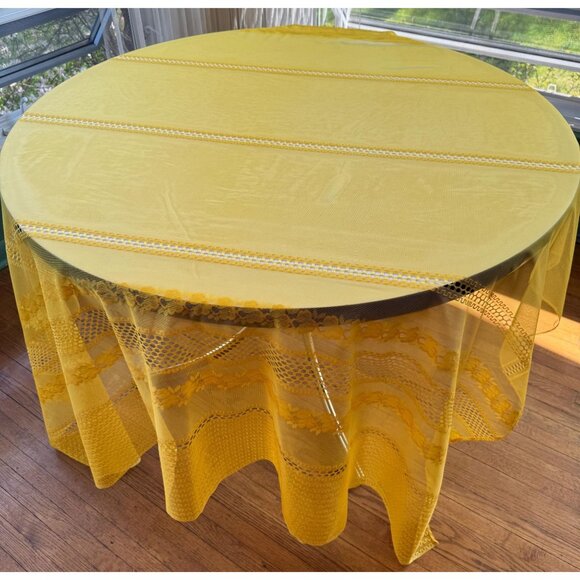 Vintage 70s curtain, bright yellow, open weave embroidered daisies, single panel - Picture 3 of 10